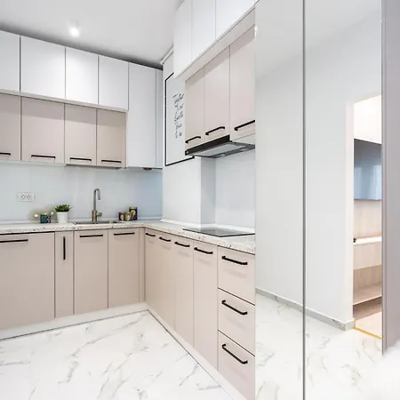Elegant Escape With Balcony Calea Victoriei Lejlighed